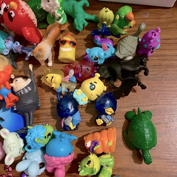 Full Lot Of Small Toys - Picture 3 of 4